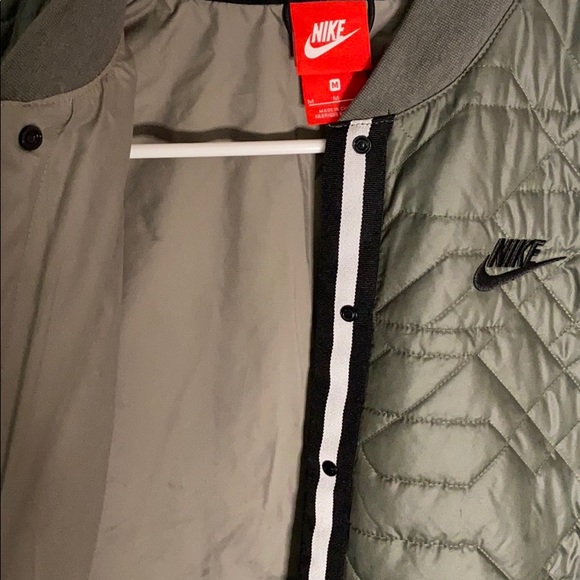 Forest green nike jacket - Picture 3 of 4